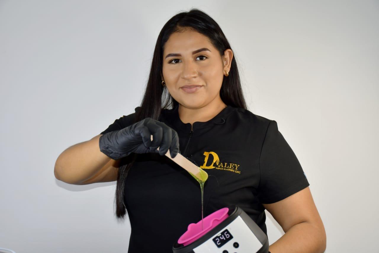 Lineth Sancho, esteticista profesional — Daley Clinic